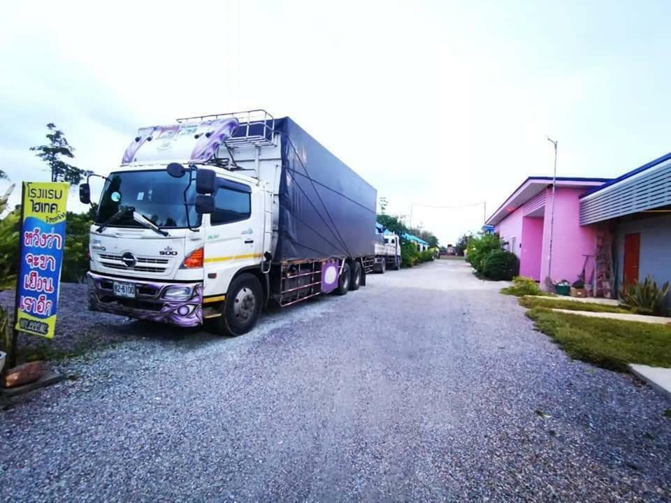 Hi Tech Resort Kabin Buri Exterior photo